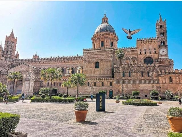 Central Apartment A Due Passi Dal Porto Palermo Exterior photo